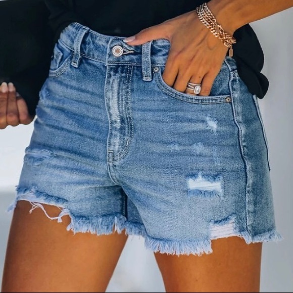 Distressed jean shorts size L NWT - Picture 1 of 3